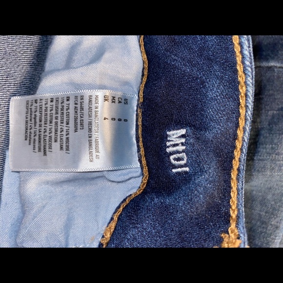 Size 0 American Eagle Shorts - Picture 4 of 4